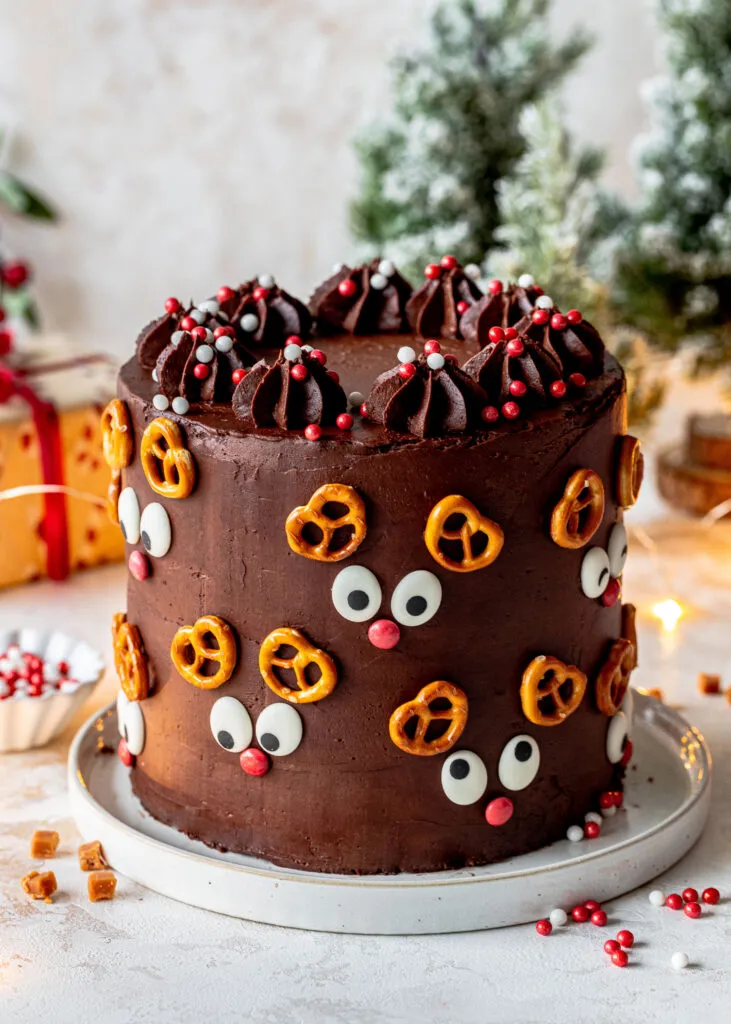 Rentier Torte mit Salted Caramel Fudge, ein schokoladiger Hingucker für Weihnachten