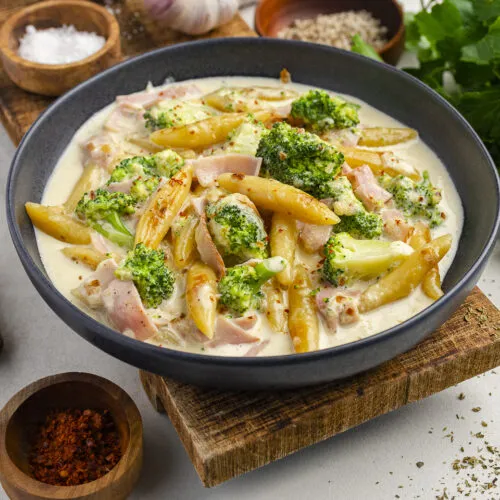 Rezept für Schupfnudeln mit Kochschinken, Brokkoli in Käsesauce