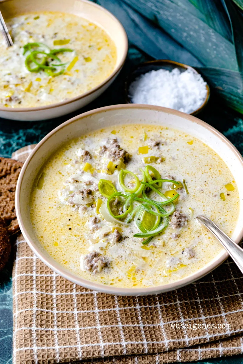 Rezept: Käse-Lauch-Suppe mit Hackfleisch - die perfekte Partysuppe, steht in 35 Minuten auf dem Tisch, macht satt | waseigenes.com - Was koche ich heute? Einfache &amp; schnelle Rezepte für jeden Tag