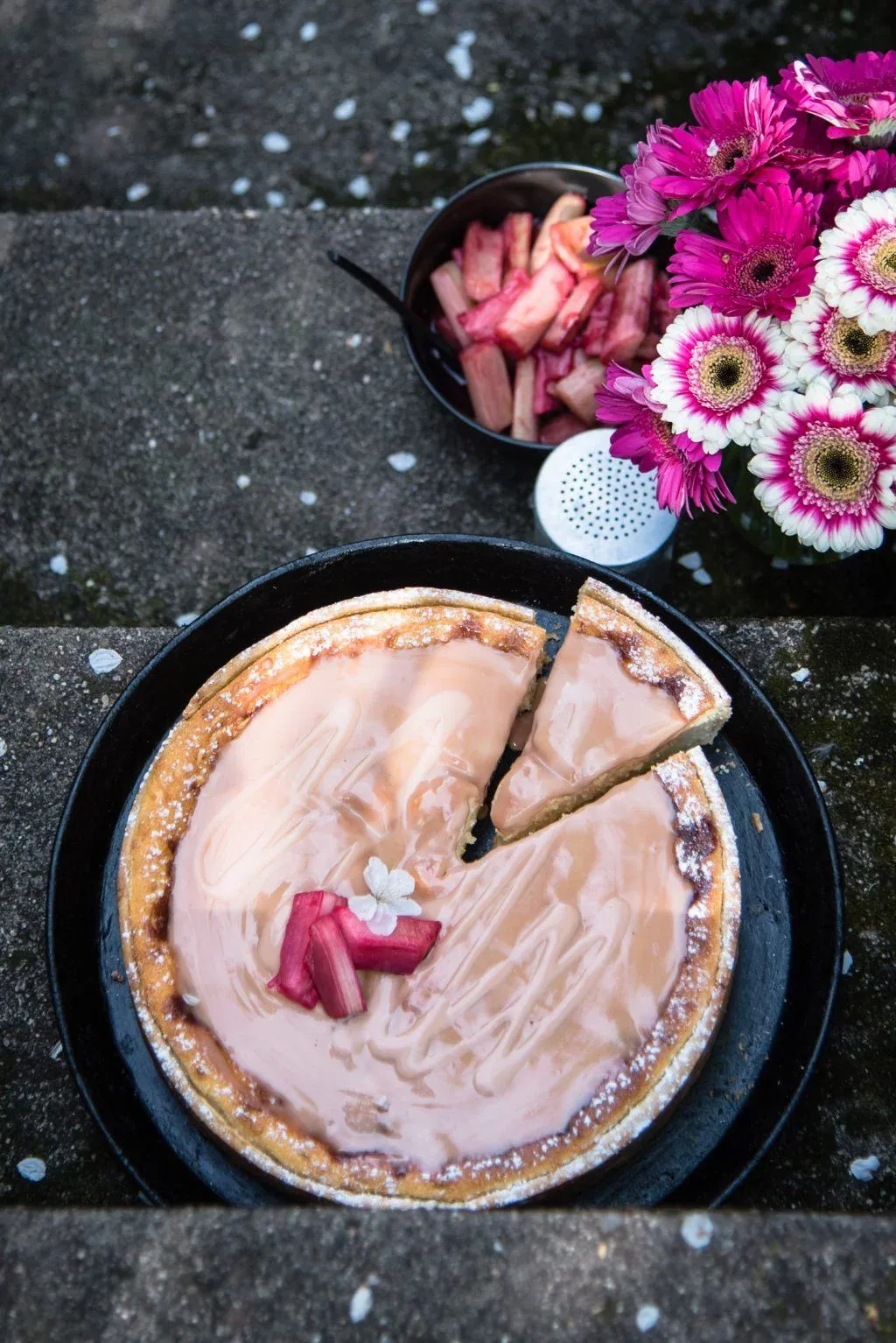 Rhabarber-Cheesecake mit Tonkabohne
