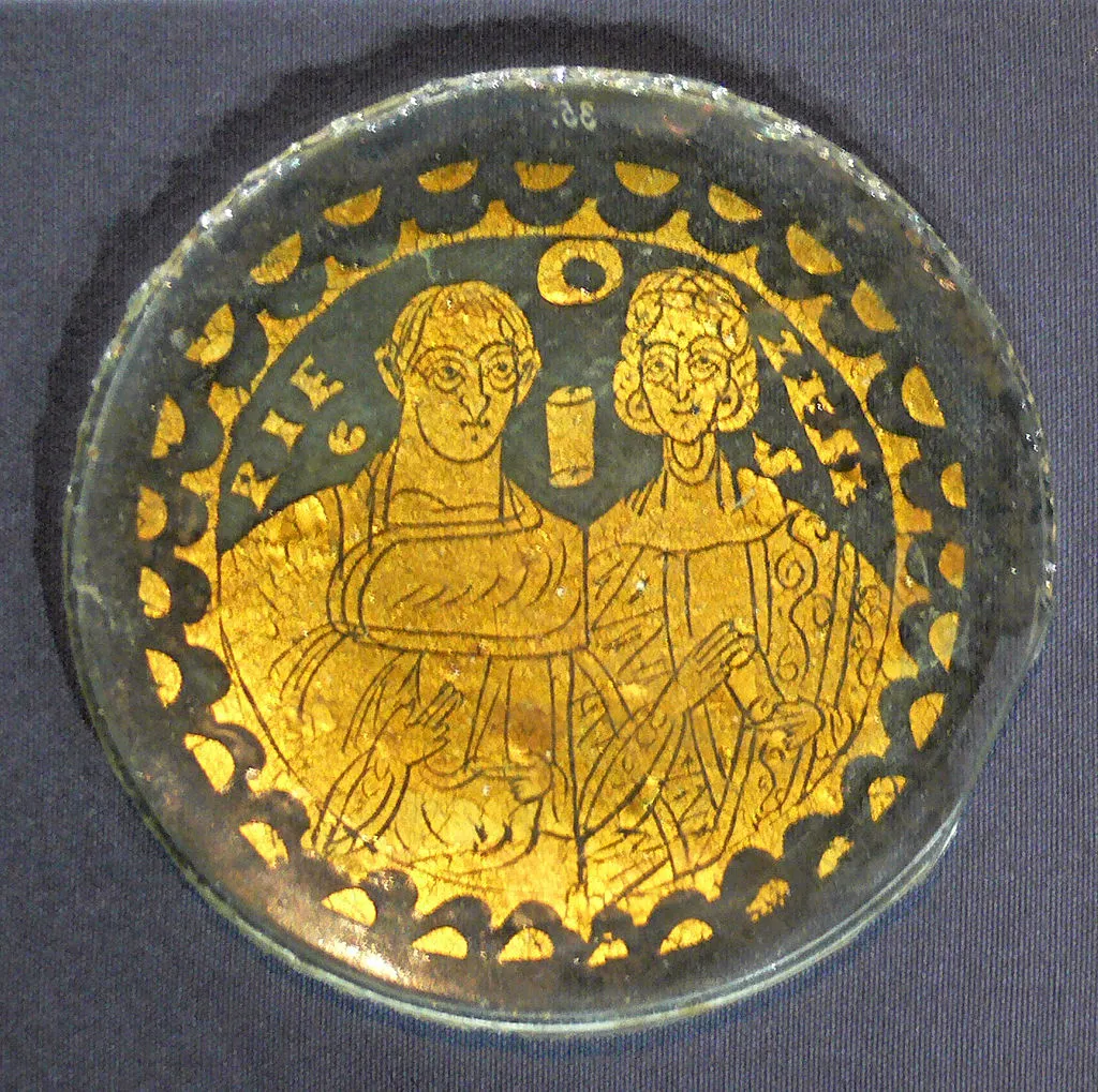 Römisches Goldglas-Rundel eines Ehepaares (300-399 n. Chr.) aus dem Kunsthistorischen Museum Wien, ein berührendes Zeugnis der Zeit.