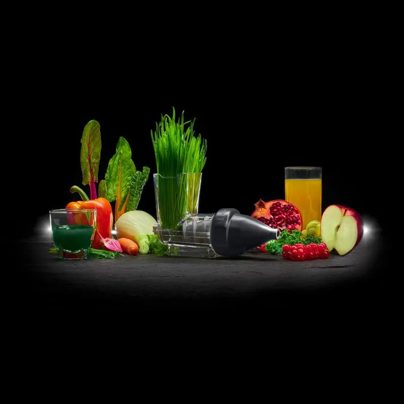 Rote Bete-Lychee-Saft zubereitet in einem Lurch Slow-Juicer