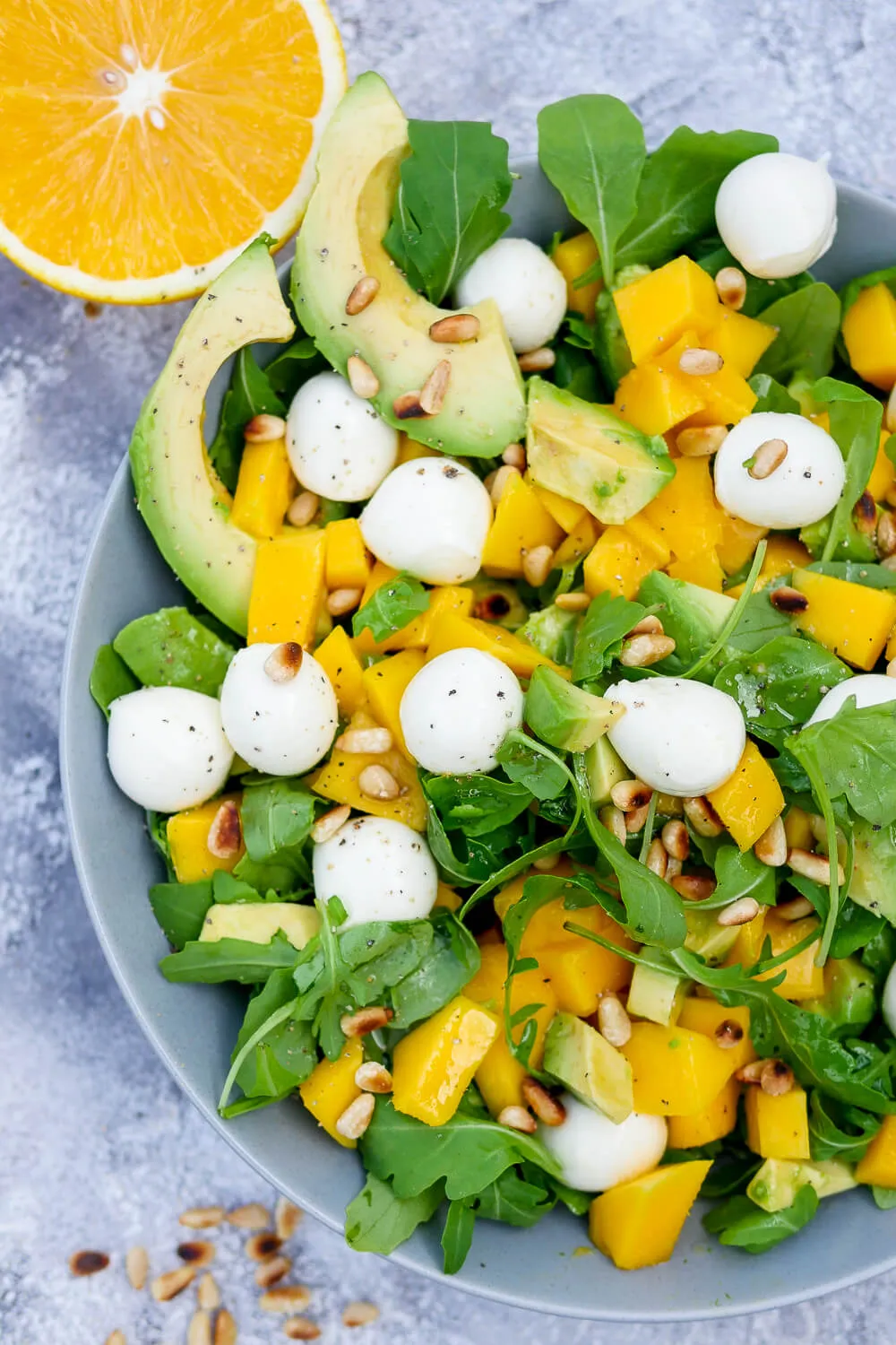 Rucola-Mango-Salat mit Avocado und Orangendressing