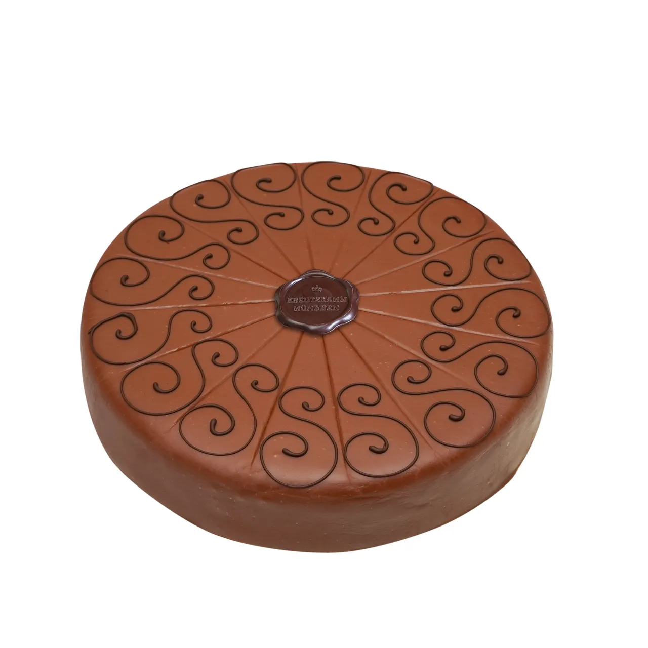 Runde Schokoladentorte mit dekorativen schwarzen Swirls und einem Siegel in der Mitte mit der Aufschrift