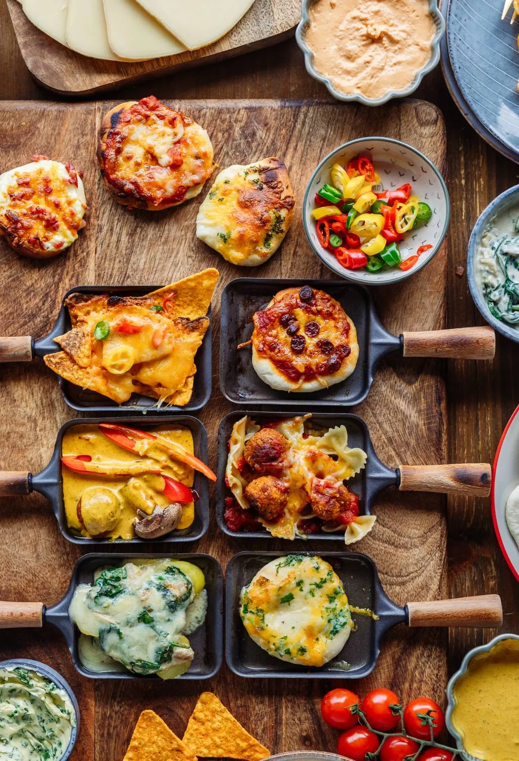 Runde, vorgebackene Pizzateig-Böden für individuelle Raclette-Kreationen