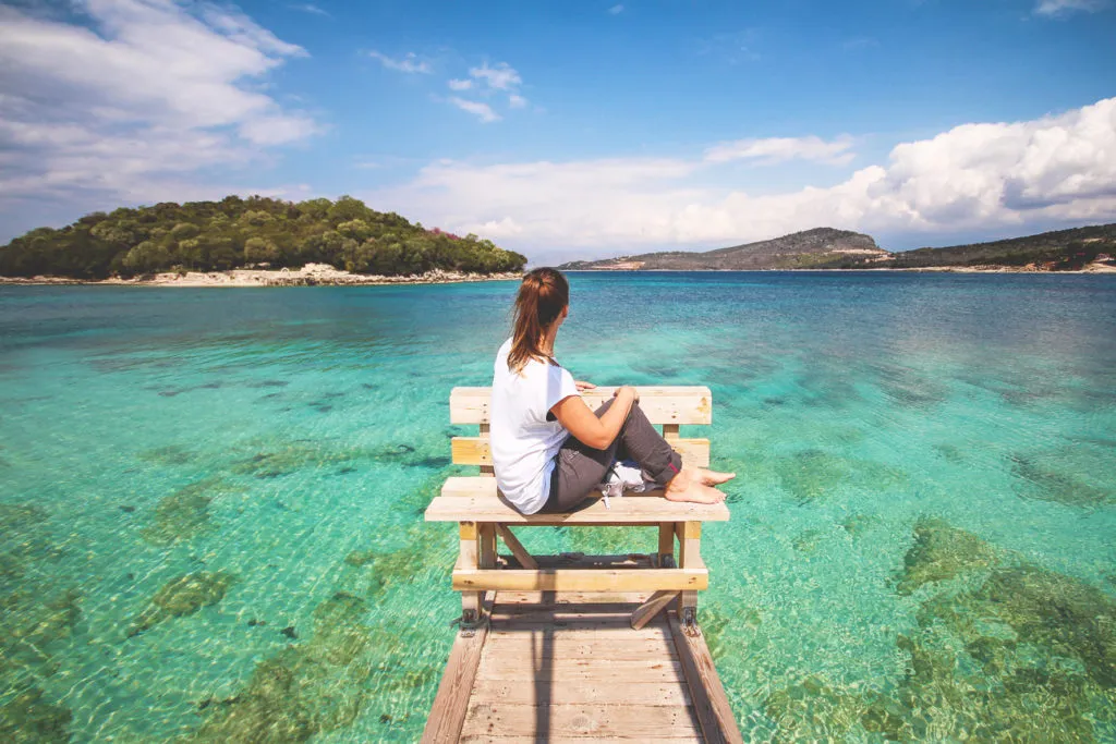 Rundreise durch Albanien, Landschaft mit Bergen und Meer
