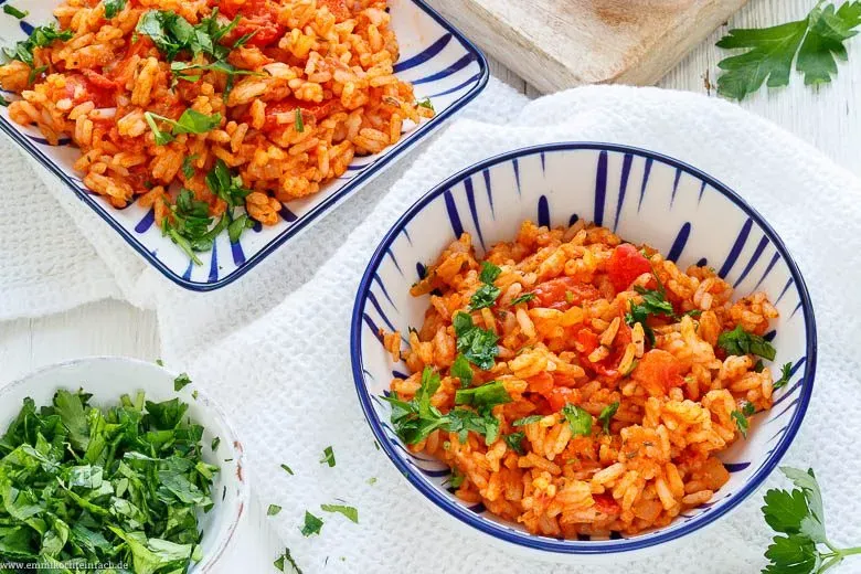 Sämige Tomatensauce mit Gewürzen und Milch