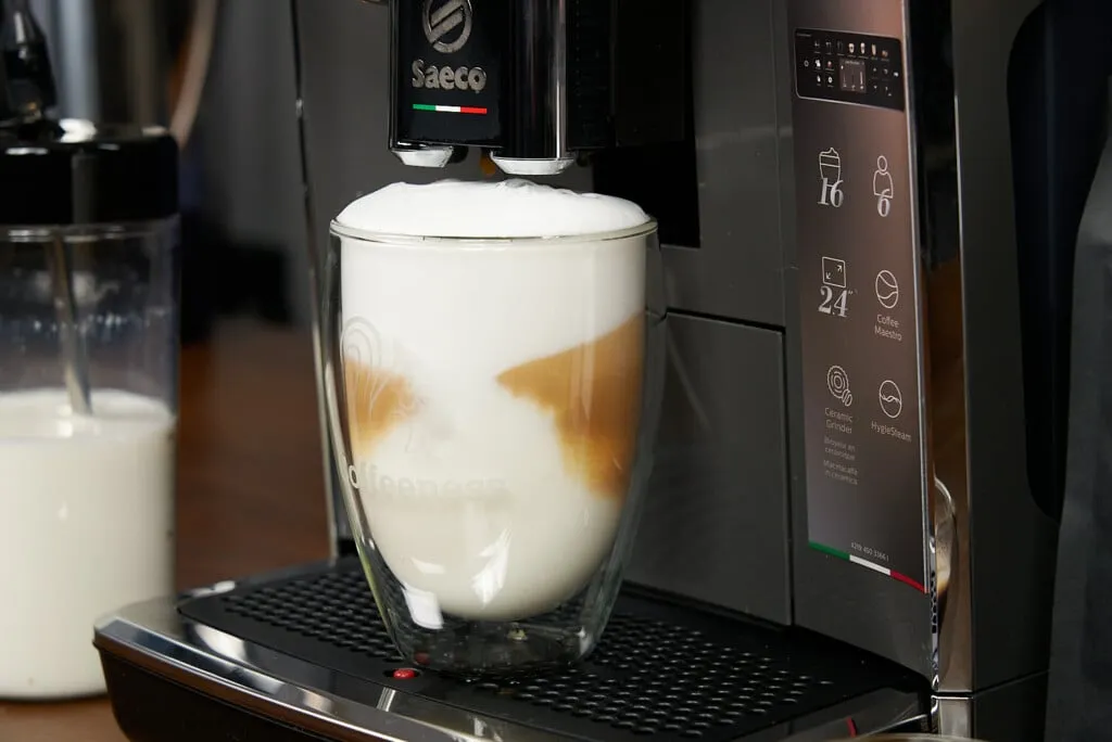 Samtiger Milchschaum für Latte Macchiato vom Saeco GranAroma