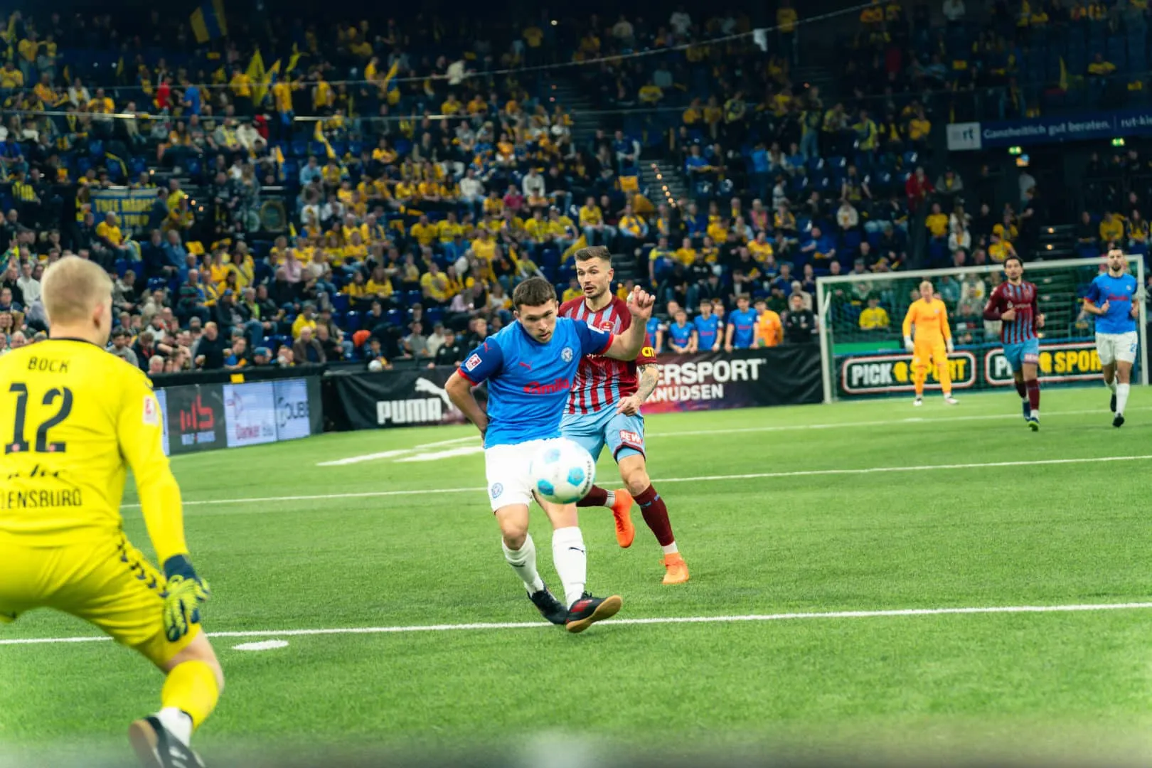 Sandro Plechaty vom SC Weiche Flensburg 08 nach einem seiner Tore im Spiel gegen Holstein Kiel U23