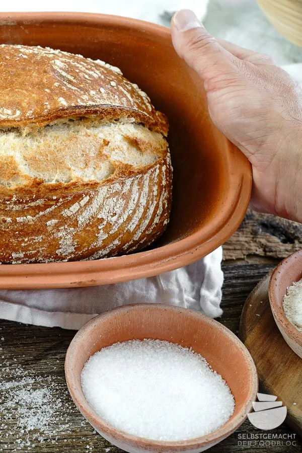 Sauerteigbrot im Römertopf