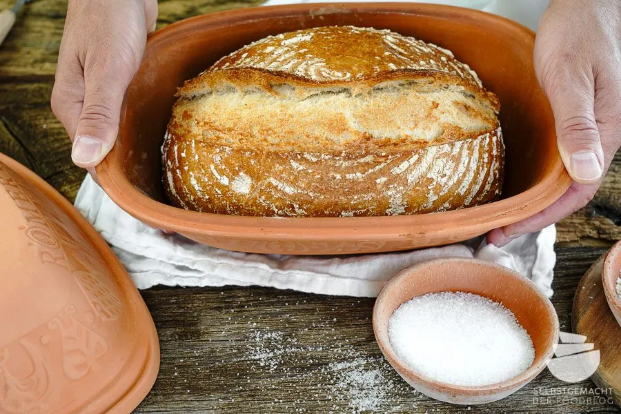 Sauerteigbrot Römertopf backen