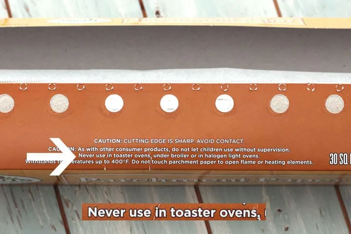 Schachtel mit Backpapier, auf der die Worte "Nicht für Toasterofen" stehen könnten
