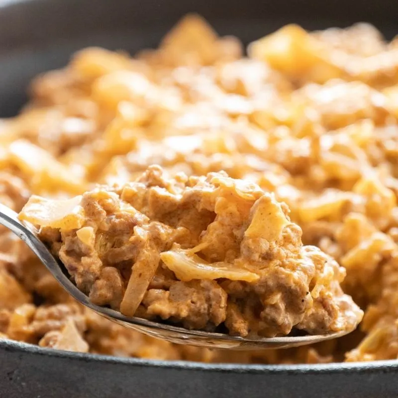 Schnelle Low Carb Hackfleisch-Weißkohl-Pfanne für ein einfaches Abendessen