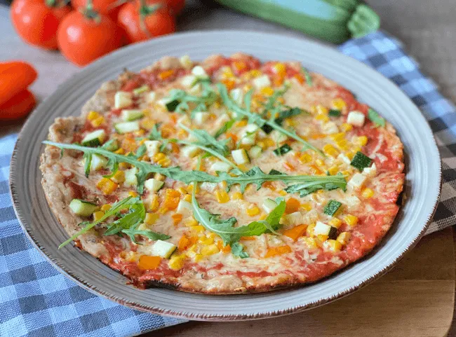 Schnelle Pfannenpizza ohne Hefe, ideal für Familien und Babys