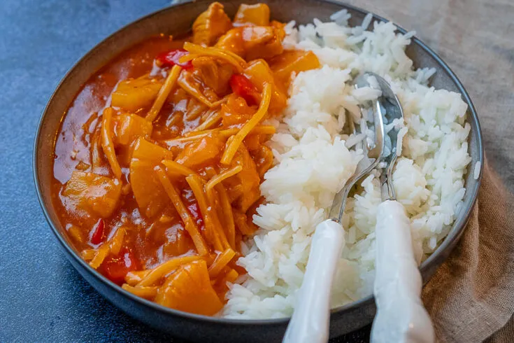 Schnelles Hähnchen Süß Sauer, ein asiatisch inspiriertes Rezept für das Mittagessen