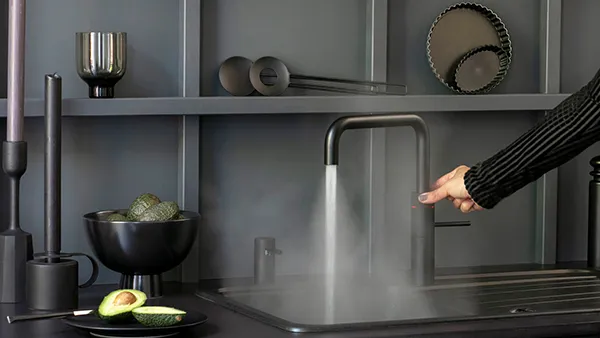 Schwarzer Quooker Wasserhahn