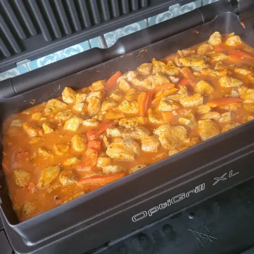 Schweinegulasch aus der OptiGrill Backschale