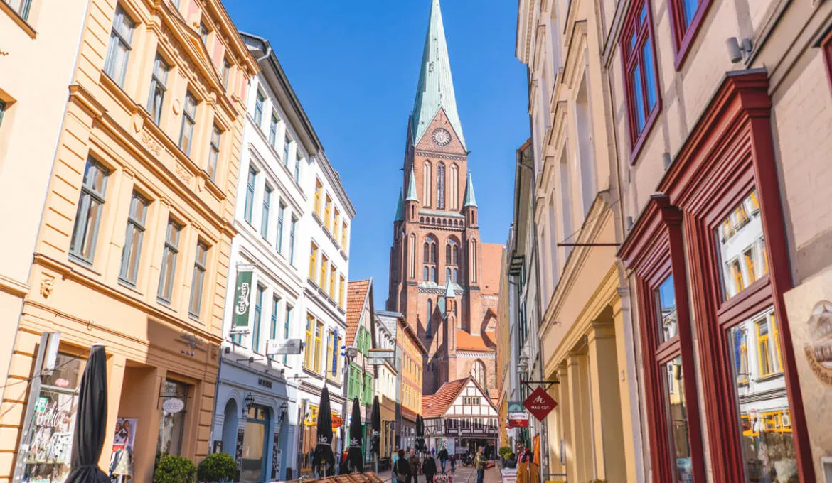 Schwerin-Sehenswuerdigkeiten-Domblick-Buschstrasse