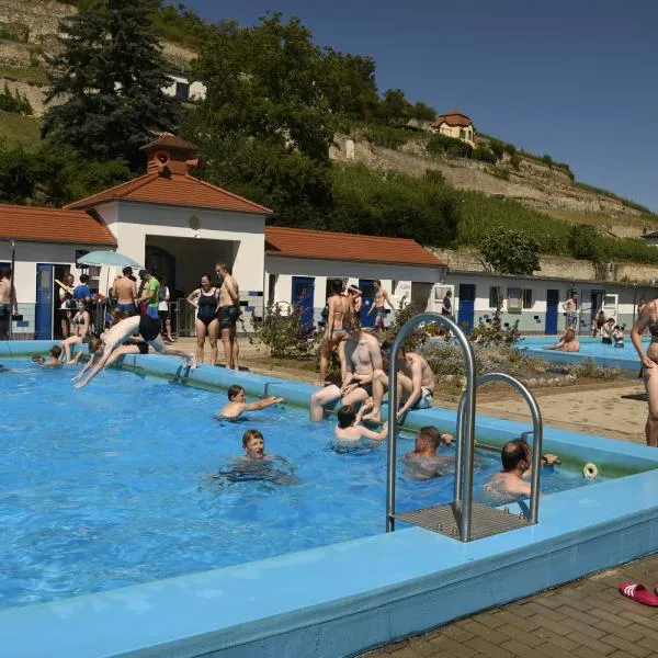 Schwimmwettbewerb als krönender Abschluss der Jahnmehrkämpfe im Freyburger Schwimmbad