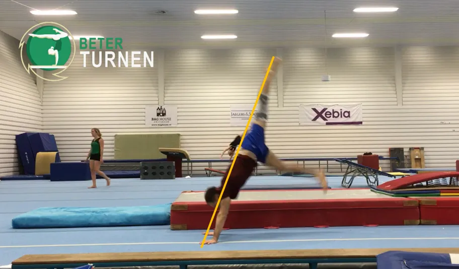 Schwungbein anheben für den Handstand