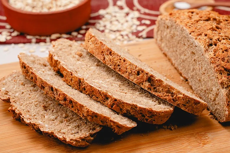 Selbstgemachtes Haferbrot, ideal für eine leichte Ernährung