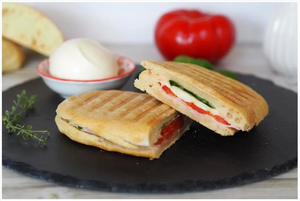 Selbstgemachtes Panini Brot im Kontaktgrill