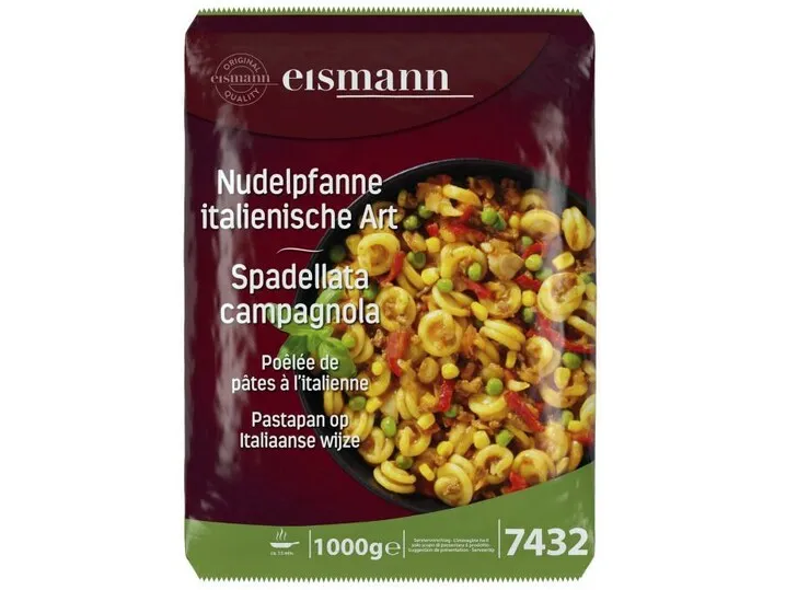 Servierfertige Nudelpfanne, überbacken mit Käse als herzhafter Auflauf