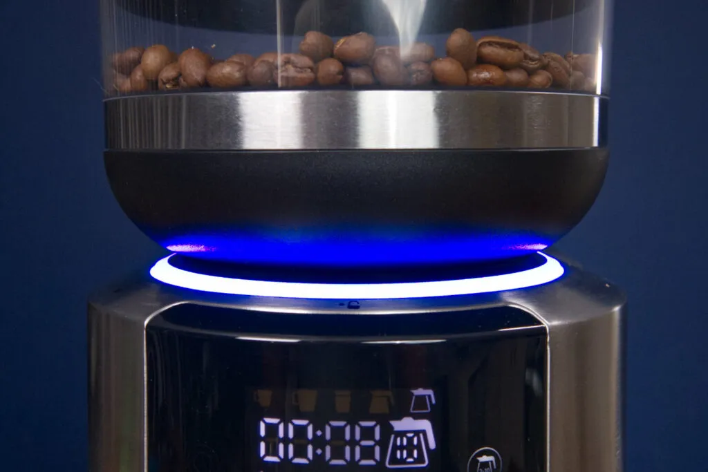 Severin Filka leuchtet blau mit Displayanzeige