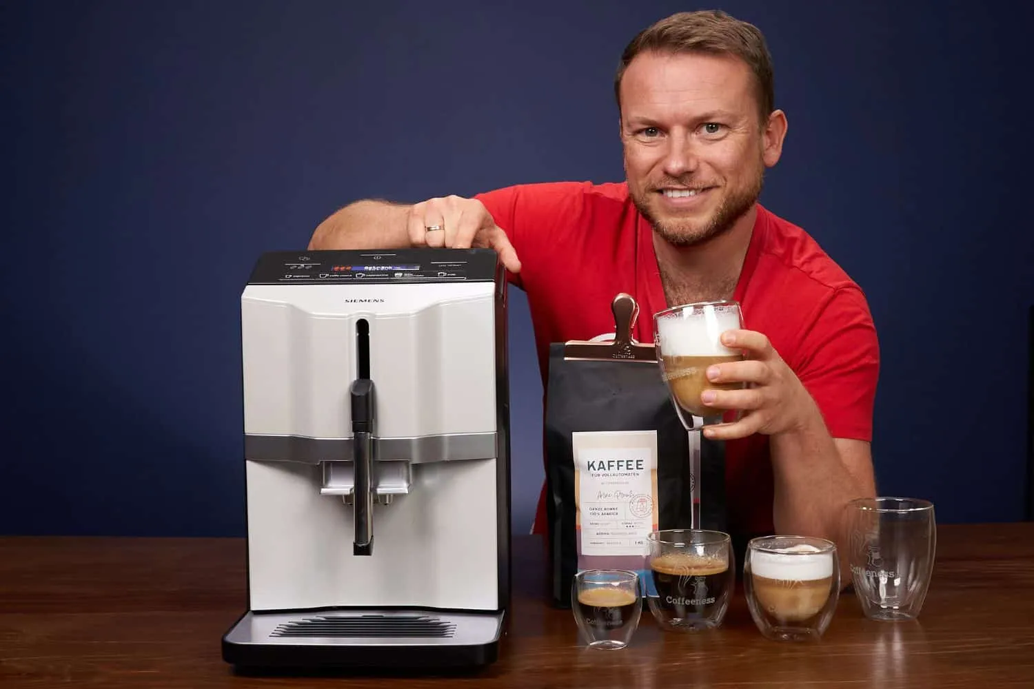 Siemens EQ.300 Kaffeevollautomat im Test, als Vergleichsmodell zur EQ.6 Serie