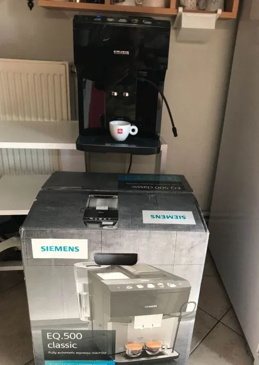 Siemens EQ.500 Kaffeemaschine, Karton und ausgepackt, Vorderansicht