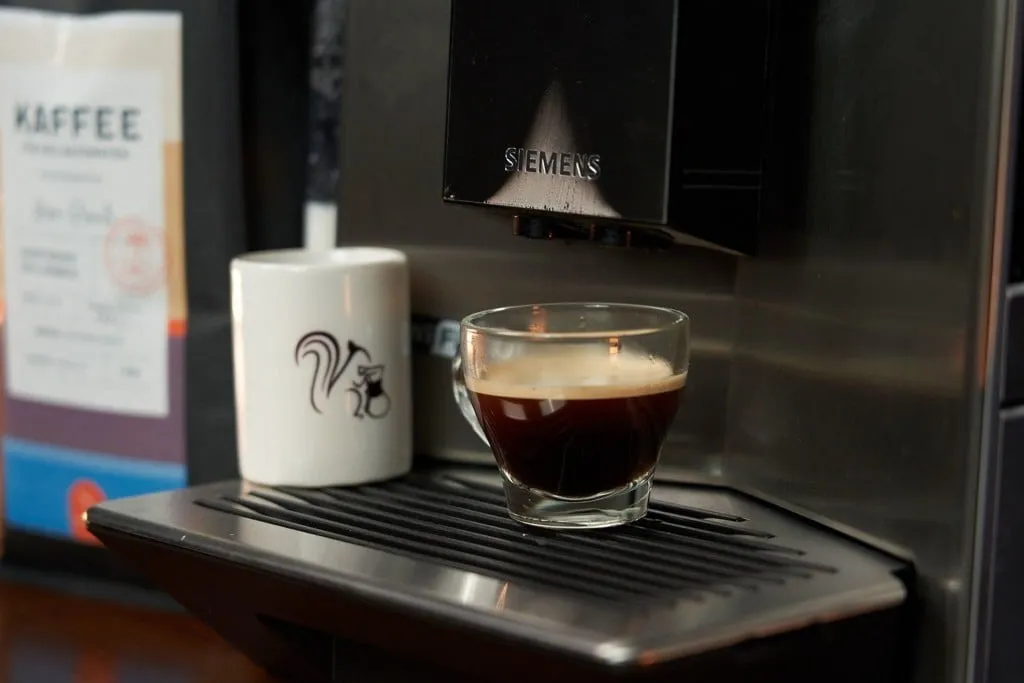 Siemens EQ9 Kaffeevollautomat Espresso Fertig Nah