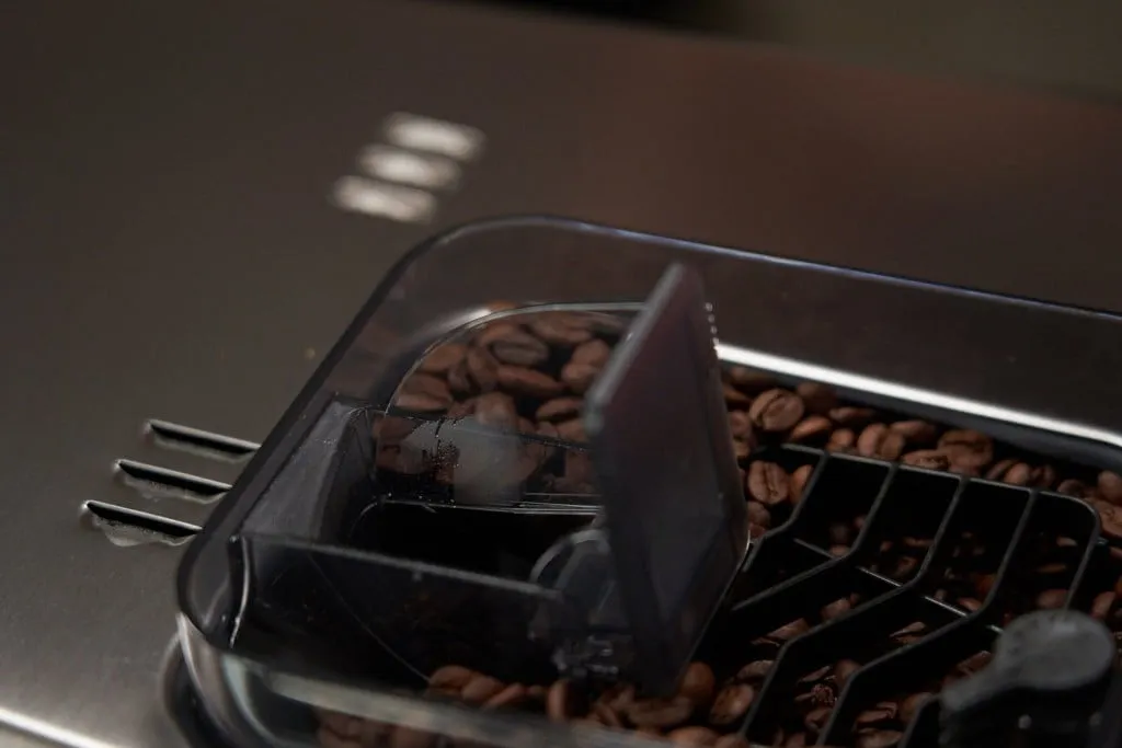 Siemens EQ9 Kaffeevollautomat Kaffeepulverfach