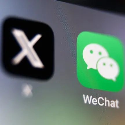 Smartphone mit Apps von X und WeChat als Beispiel für digitale Zahlungssysteme