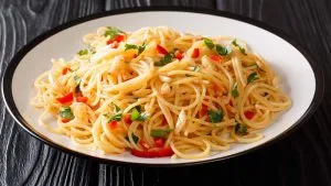 Spaghetti Aglio Olio mit Knoblauch und Chili – ein schnelles und günstiges Essen