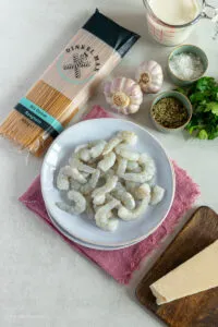Spaghetti Alfredo mit Garnelen – Zutaten im Detail.