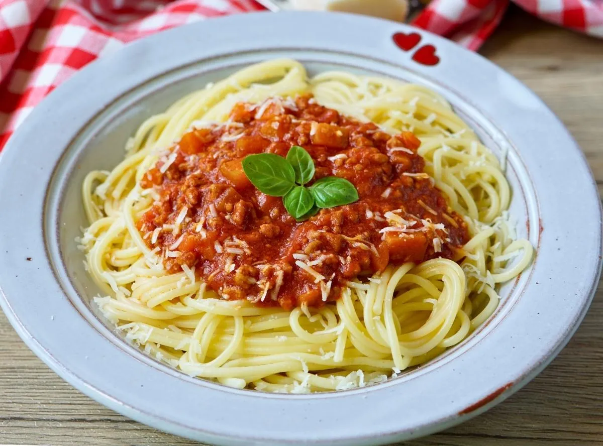 Spaghetti Bolognese, der Klassiker für Kinder und Familien, ideal als Mittagessen für Kleinkinder.