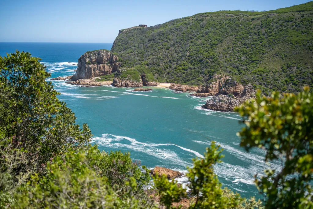 Spektakulärer Panoramablick vom East Head View Point auf die Knysna Lagune und die berühmten Knysna Heads