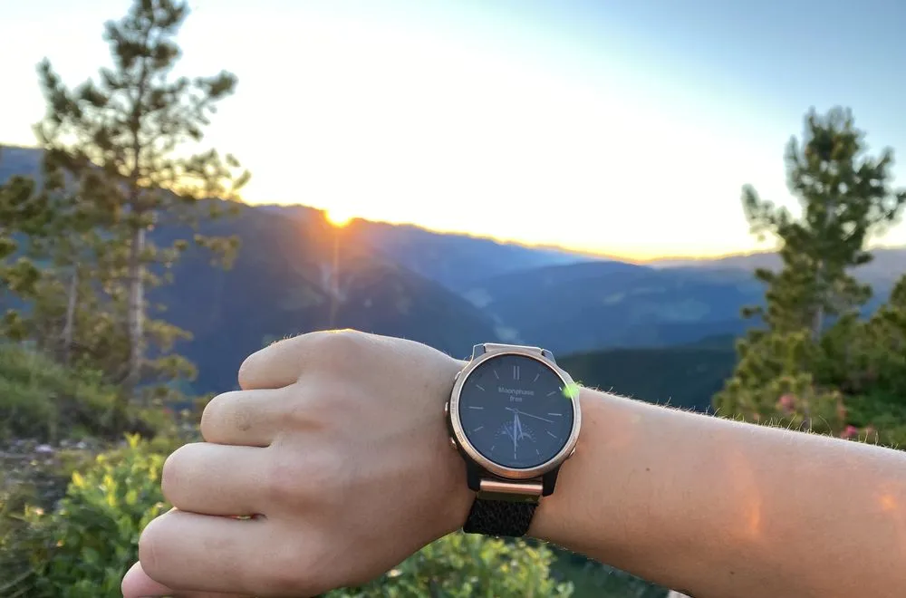 Spektakulärer Sonnenaufgang in den Bergen: Der Höhepunkt einer exklusiven Reise mit höchstem Komfort.