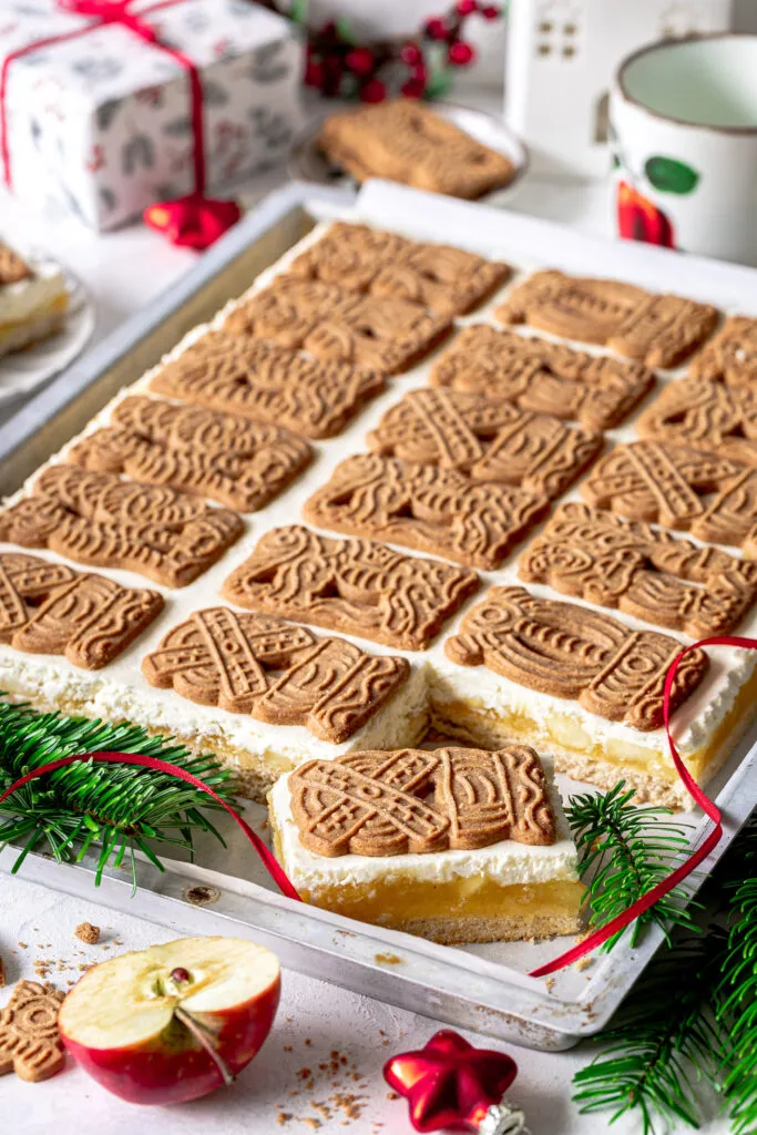 Spekulatius-Apfelkuchen vom Blech, eine beliebte und einfache Option für Weihnachten