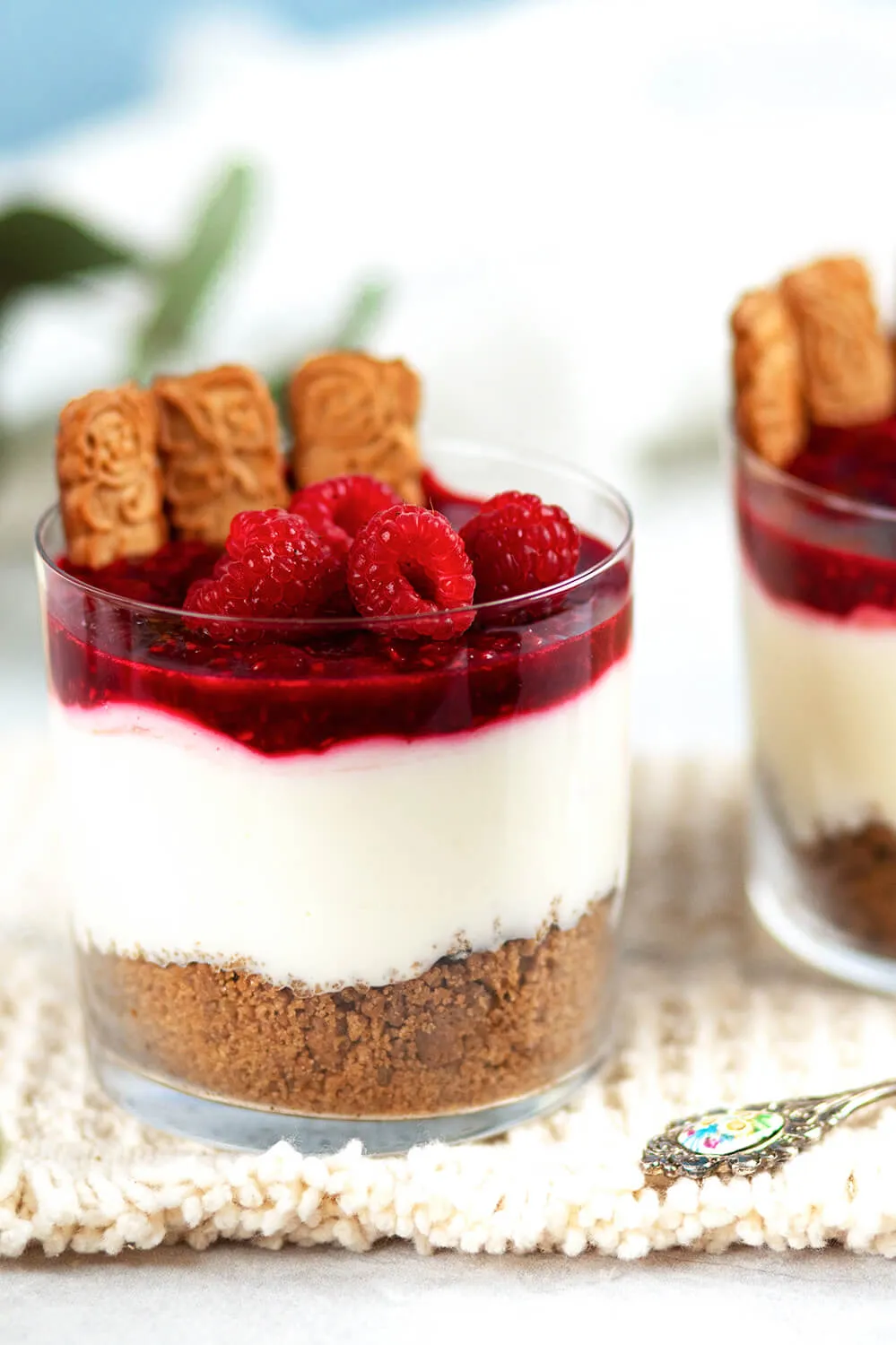 Spekulatius-Dessert mit Quark, Frischkäse, Himbeeren und Spekulatius