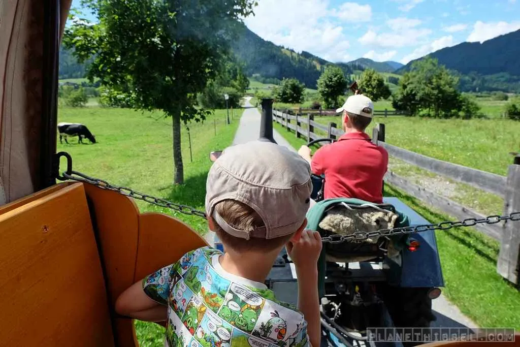 Spielzimmer im Familienhotel Furtherwirt mit verschiedenen Spielsachen und Aktivitäten für Kinder
