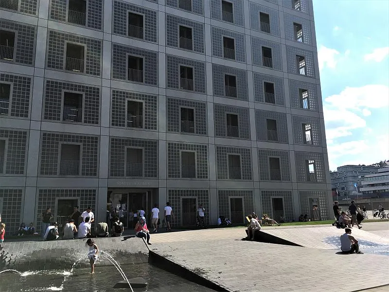 Stadtbibliothek Stuttgart: Auch von außen ein Hingucker