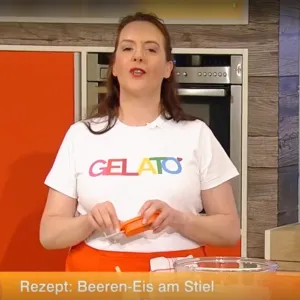 Stefania Lettini präsentiert ihr Beeren-Eis am Stiel bei ZDF Volle Kanne.