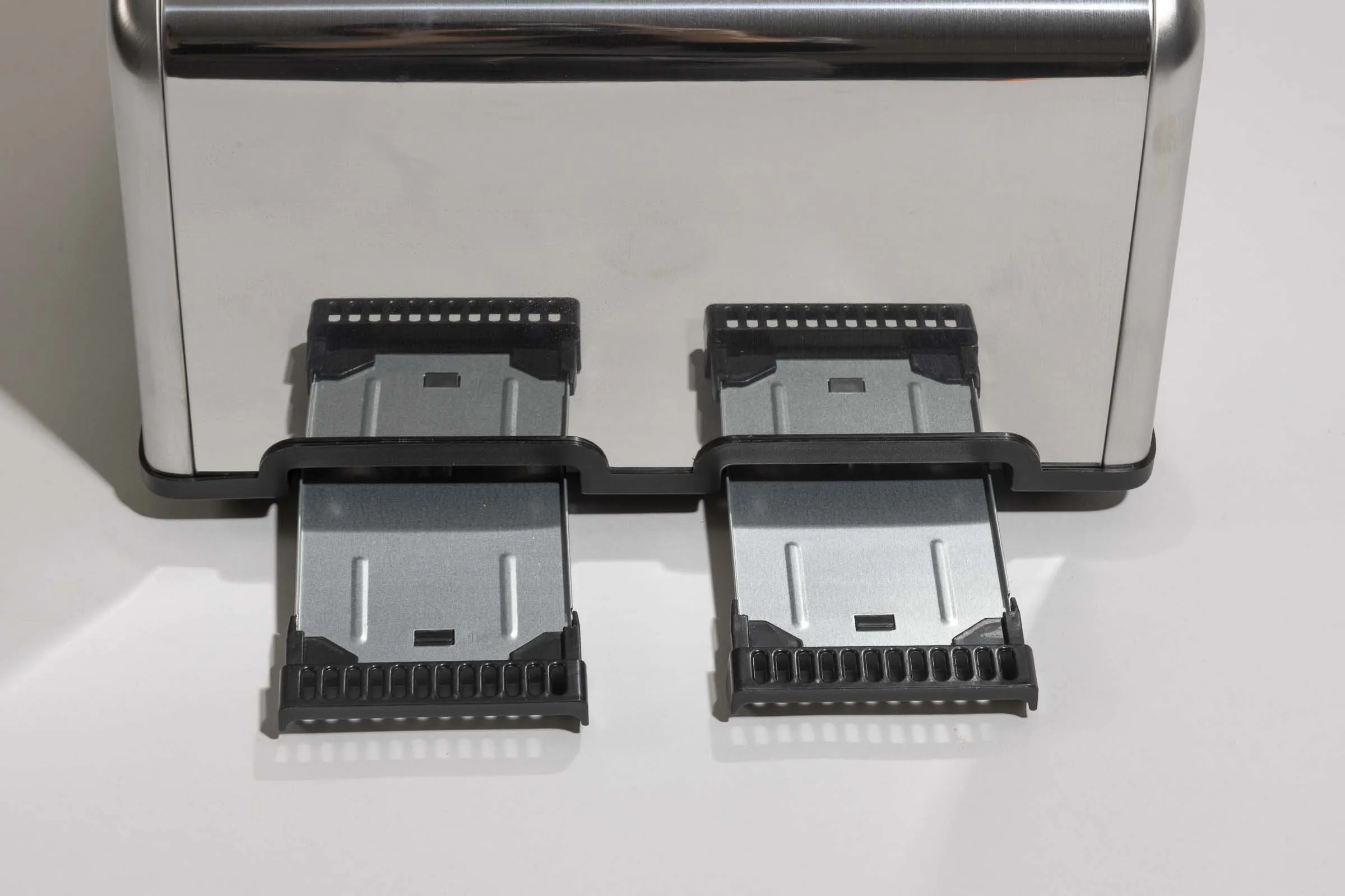 Steinborg 2080: Breite, separate Krümelschubladen für leichte Reinigung