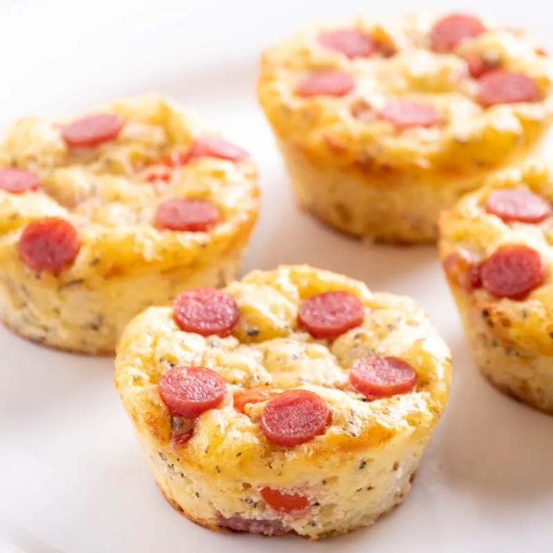 Super einfache und schnelle Low Carb Pizzamuffins - herzhafte Keto Pizza Muffins Mobile Featured Image