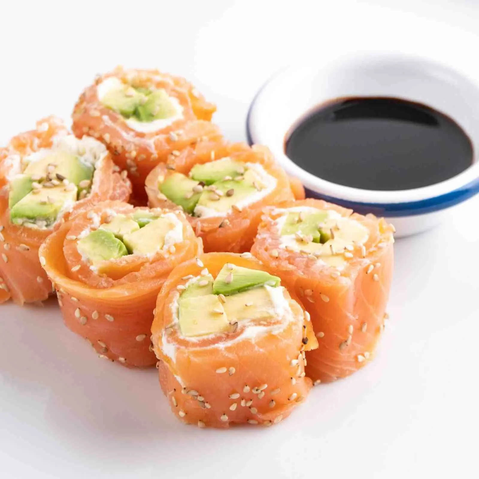 Super einfaches Low Carb Sushi Rezept ohne Kohlenhydrate. Auch als Diät Mittagessen geeignet.