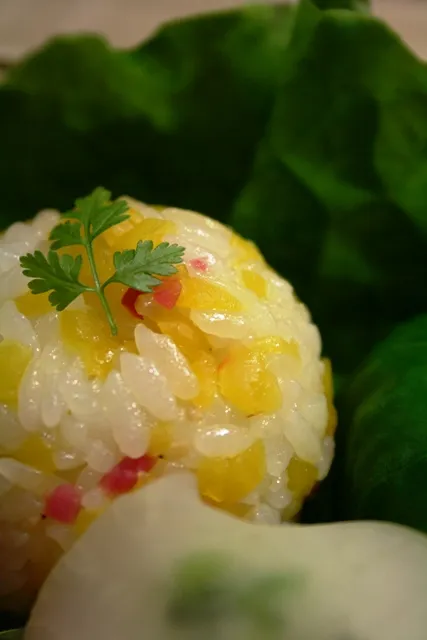 Takuan und Beni Shoga Temari-Sushi, bunte Reisbällchen