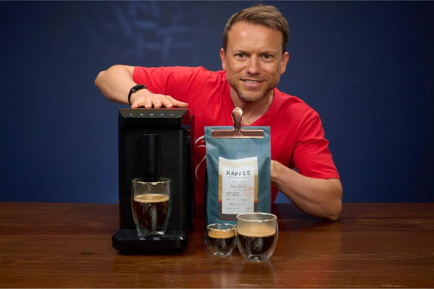 Tchibo Esperto Mini in der Küche mit Kaffeekenner