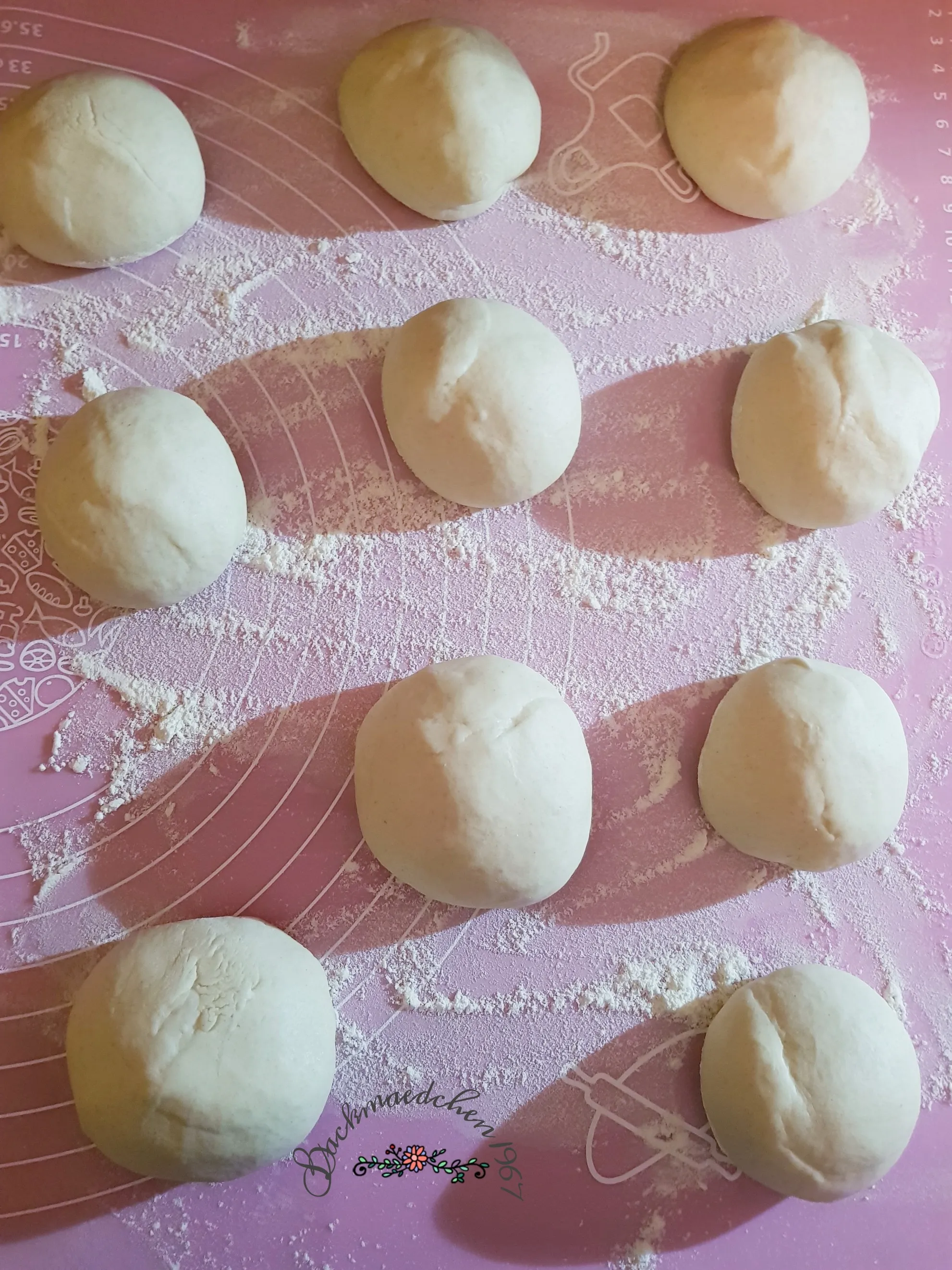 Teiglinge für Sesambrötchen