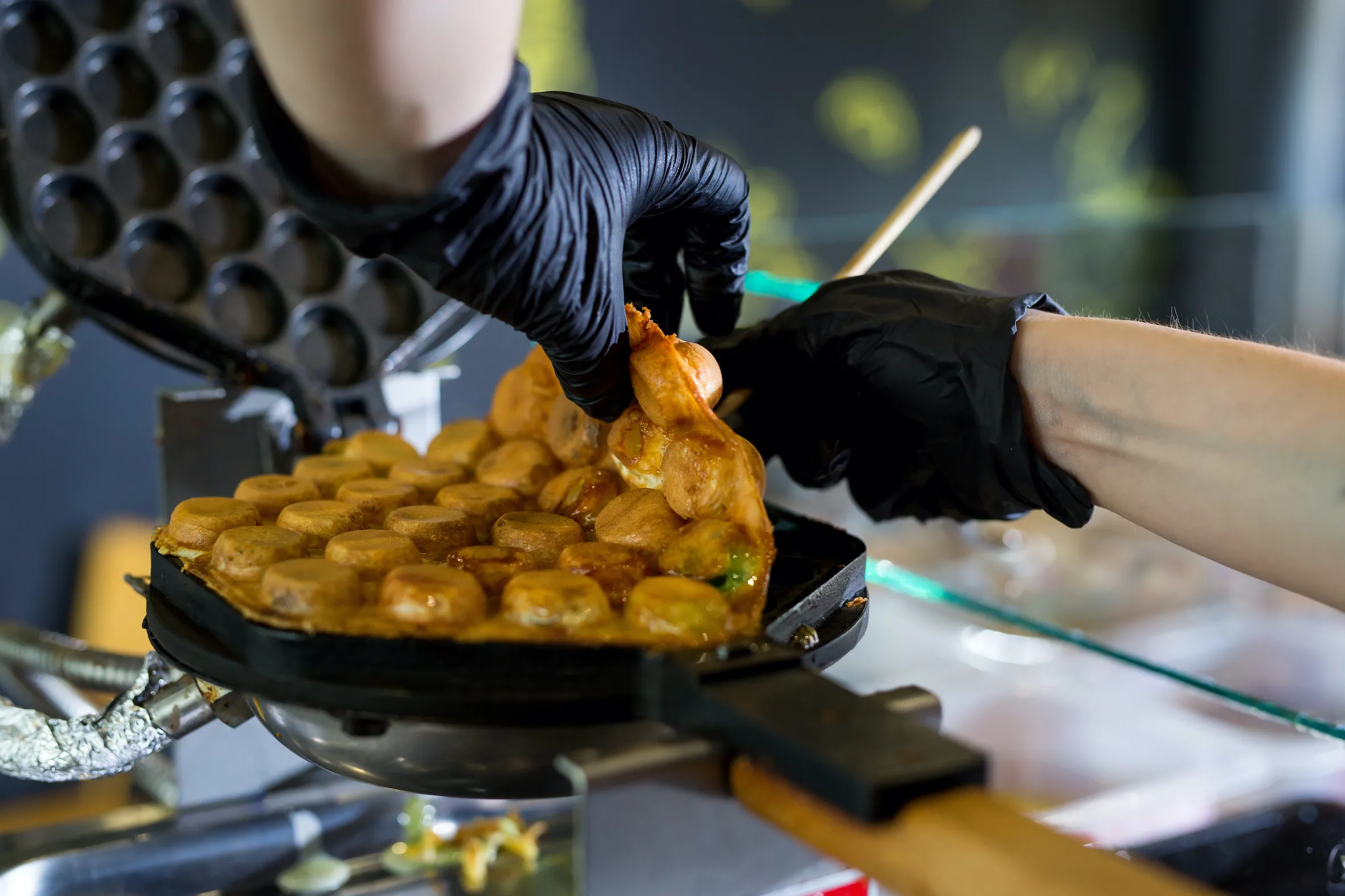 Teigzubereitung für Bubble Waffeln in einem WMF Bubble Waffeleisen